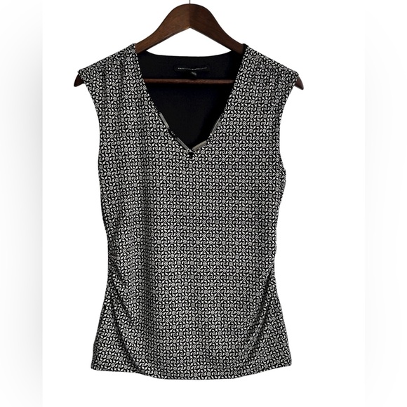 White House Black Market Tops - White House Black Market Black and White Patterned Women's Blouse‎ - S